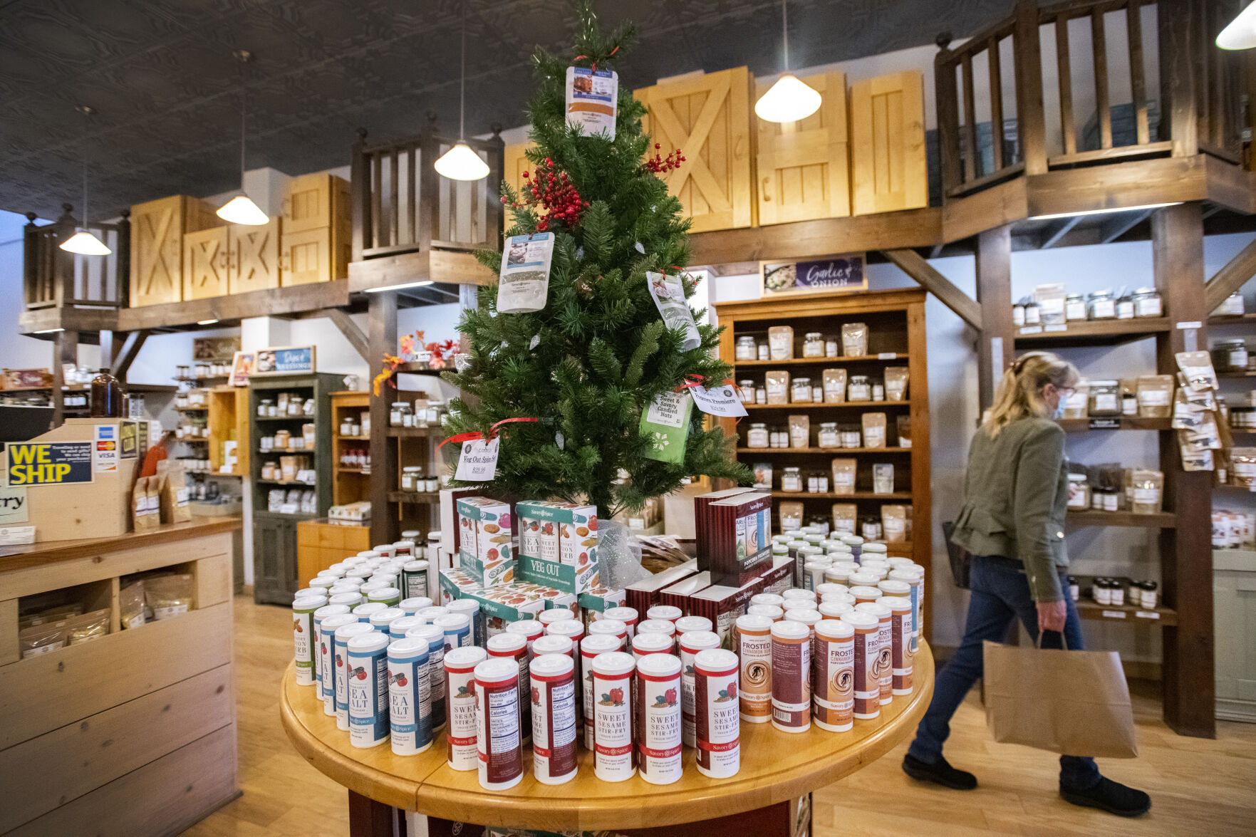 112121-biz-shoppinglocal 2.jpg